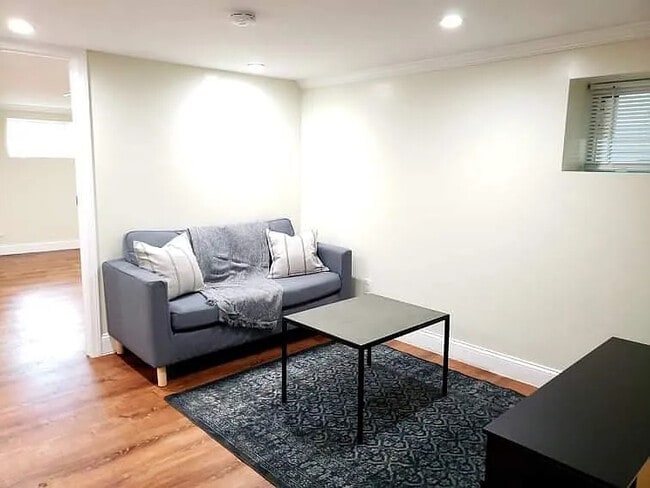 332 Stegman Pkwy in Jersey City, NJ - Building Photo - Building Photo