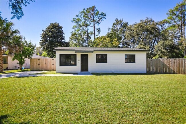 3506 Claridge Rd E in Jacksonville, FL - Building Photo - Building Photo