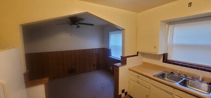 2731 Powell Dr, Unit 2731 Powell Dr Apt 1  452 in Cincinnati, OH - Foto de edificio - Building Photo