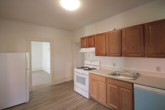 429 Kelly Ave, Unit 2 in Pittsburgh, PA - Foto de edificio - Building Photo