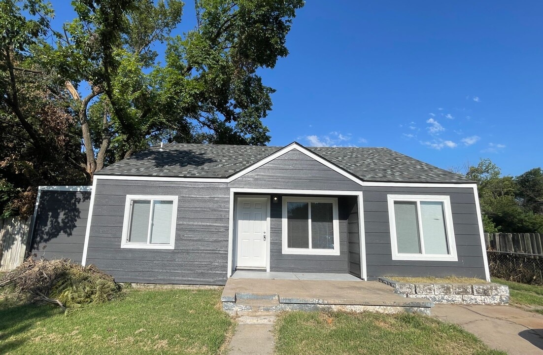 1801 S Millwood Ave in Wichita, KS - Building Photo