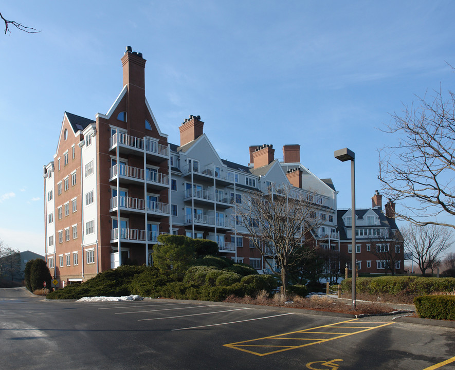 Harbor House in Stamford, CT - Building Photo