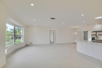 800 W Camino Real in Boca Raton, FL - Building Photo - Building Photo