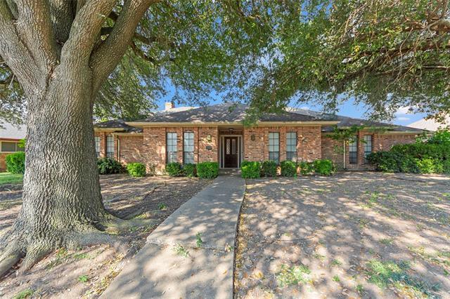 1445 Thunderbrook Dr in Desoto, TX - Building Photo