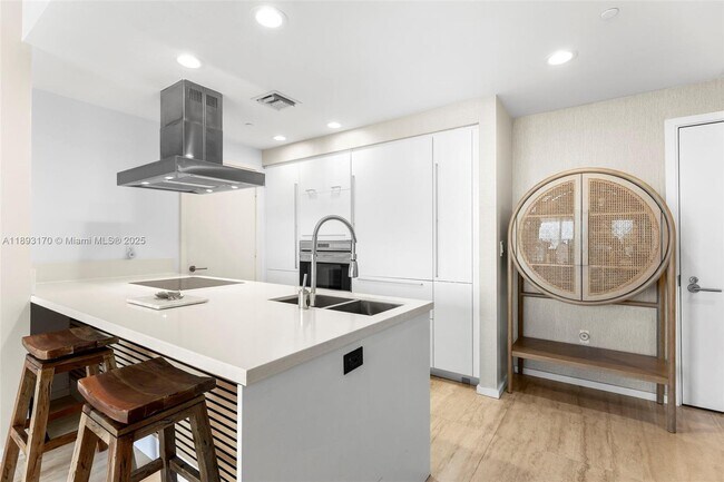 1445 16th St in Miami Beach, FL - Building Photo - Building Photo