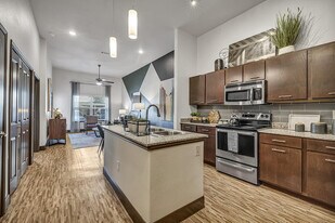 Urban Crest Apartments in San Antonio, TX - Building Photo