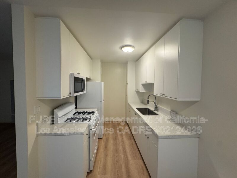 4421 Murietta Ave in Los Angeles, CA - Building Photo