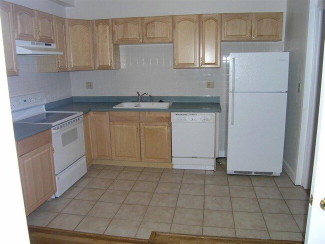 37 Bond St in Somerville, MA - Building Photo - Building Photo