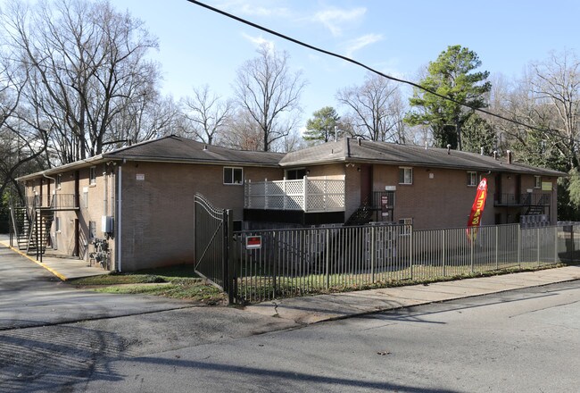 3300 College St in Atlanta, GA - Foto de edificio - Building Photo