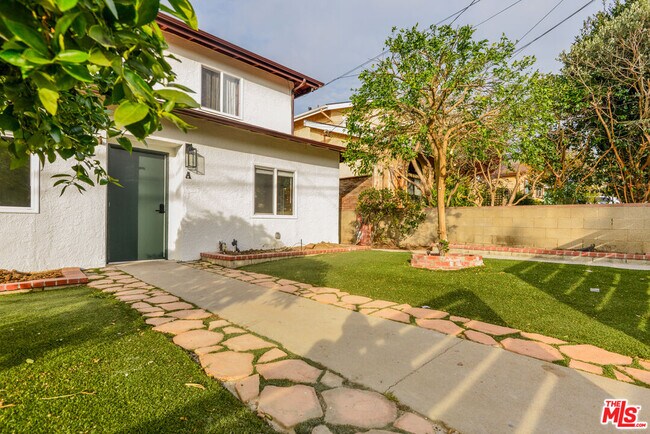 2107 Pullman Ln in Redondo Beach, CA - Building Photo - Building Photo