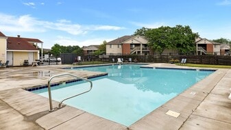 Autumn Springs in Columbus, OH - Building Photo