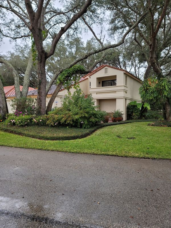 property at 1154 W Winged Foot Cir