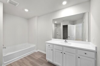 6410 Summer Pass Dr in Houston, TX - Building Photo - Building Photo