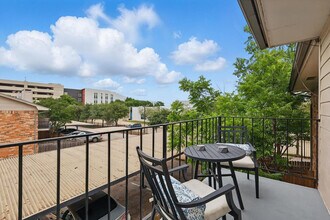 8083 Meadow Rd in Dallas, TX - Building Photo - Building Photo