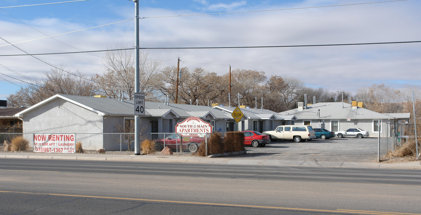 1201 S Main St in Belen, NM - Building Photo