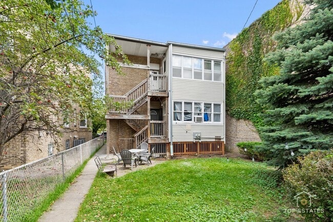 6738 N Rockwell St in Chicago, IL - Building Photo - Building Photo
