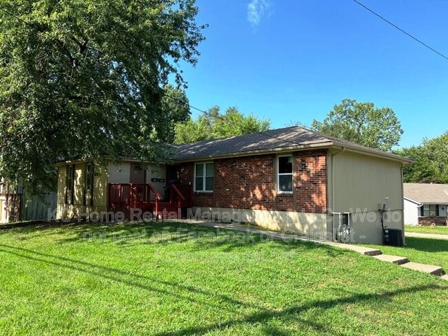 property at 418 N Jennings Rd