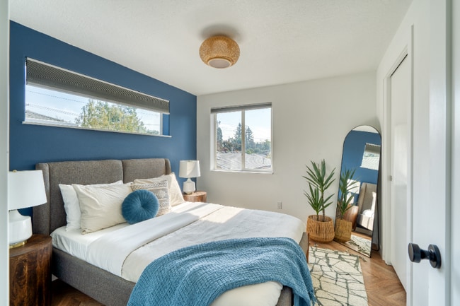 5222 SE Holgate Blvd in Portland, OR - Foto de edificio - Building Photo