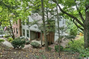 569 Lovell Ct, Unit 569 in Hummelstown, PA - Building Photo