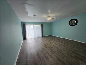 184 Deer Ct Dr in Middletown, NY - Foto de edificio - Building Photo