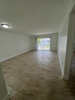 15225 NE 6th Ave in Miami, FL - Building Photo