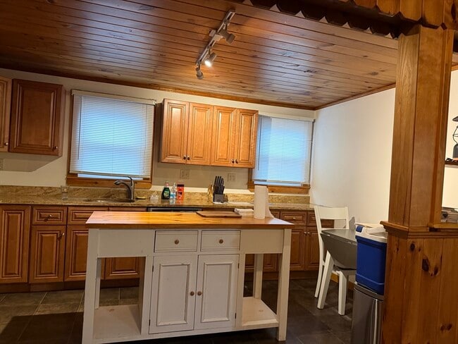 28 Quisset Rd in Mendon, MA - Building Photo - Building Photo