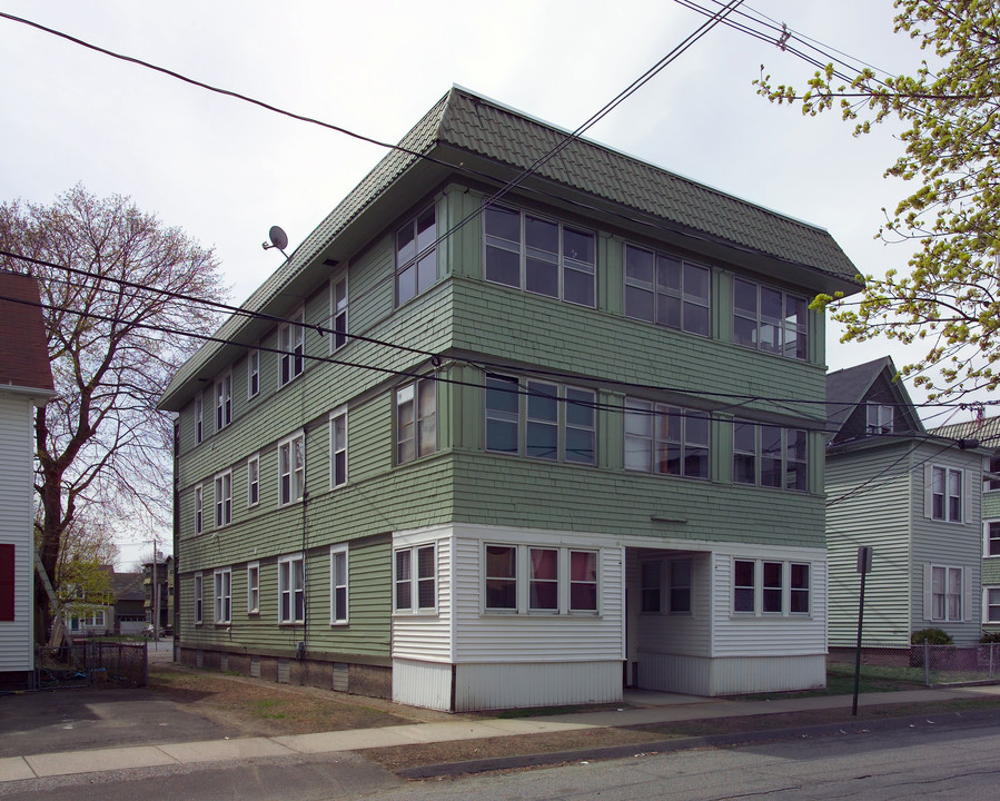 17 Adams St in Chicopee, MA - Building Photo