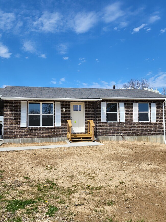 305 Bedford Dr Rentals in Warrenton, MO