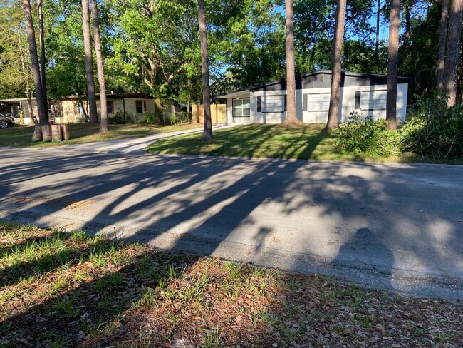 2847 NE 13th Dr in Gainesville, FL - Building Photo - Building Photo