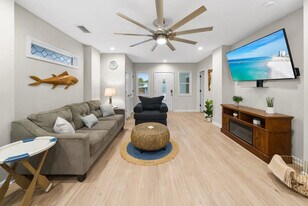 501 Dolphin St in Panama City Beach, FL - Building Photo