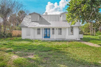7007 S Indian River Dr in Fort Pierce, FL - Building Photo - Building Photo