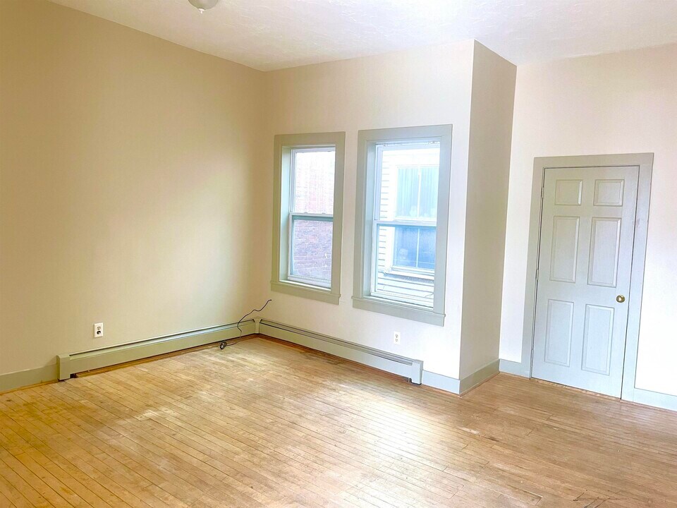 408 Central St in Franklin, NH - Building Photo