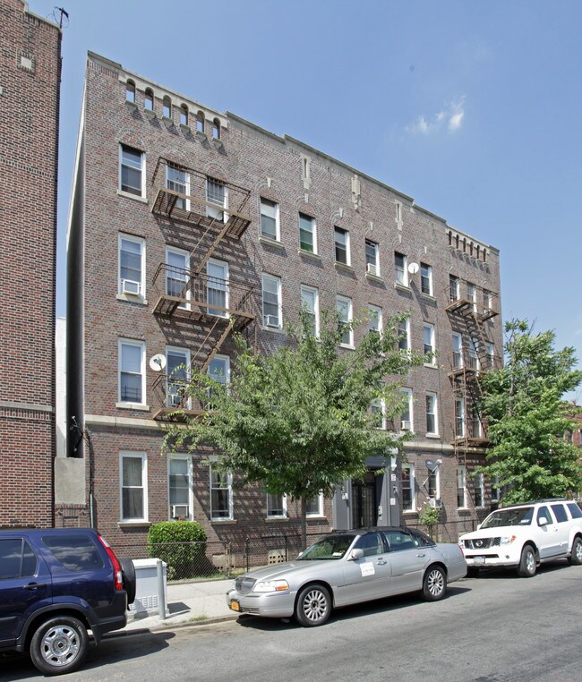 215 Martense St in Brooklyn, NY - Foto de edificio - Building Photo