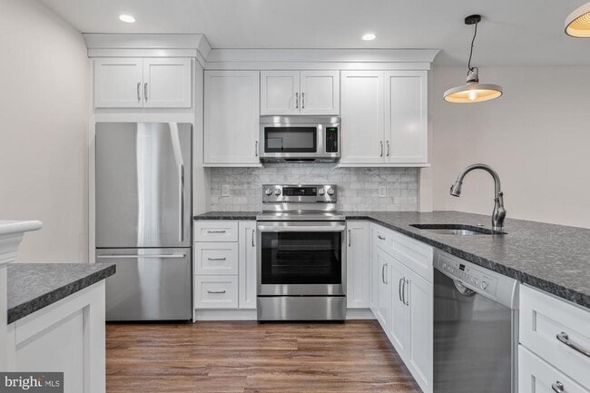 property at 106 Valley Stream Cir