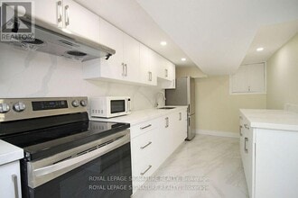 173 Cottonwood Dr in Toronto, ON - Building Photo - Building Photo