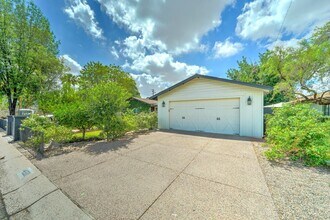 4331 E Avalon Dr in Phoenix, AZ - Foto de edificio - Building Photo