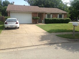 7402 Sandhurst Ln N in North Richland Hills, TX - Building Photo