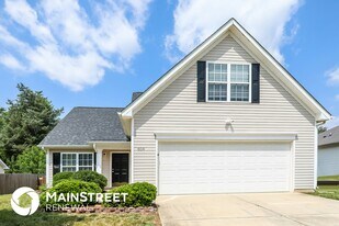 604 Walnut Crossing Dr in Whitsett, NC - Building Photo