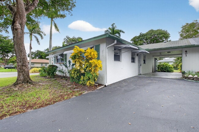 801 Meadowlark Ln in Delray Beach, FL - Building Photo - Building Photo