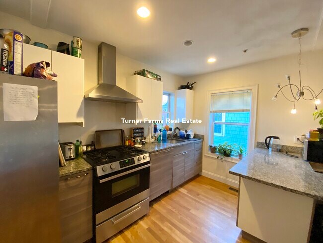 128 Hillside St, Unit 3
