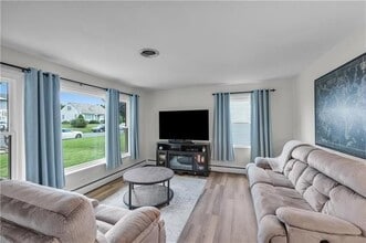 2744 Helen St in Allentown, PA - Foto de edificio - Building Photo