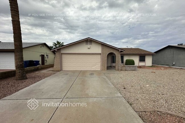 property at 2412 S Cottonwood Dr