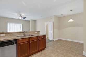 190 Canyon Oak Loop in Richmond Hill, GA - Building Photo - Building Photo