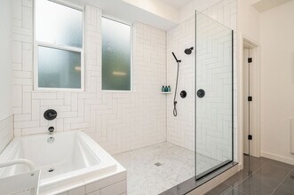 6125 Sand Point Way NE in Seattle, WA - Building Photo - Building Photo