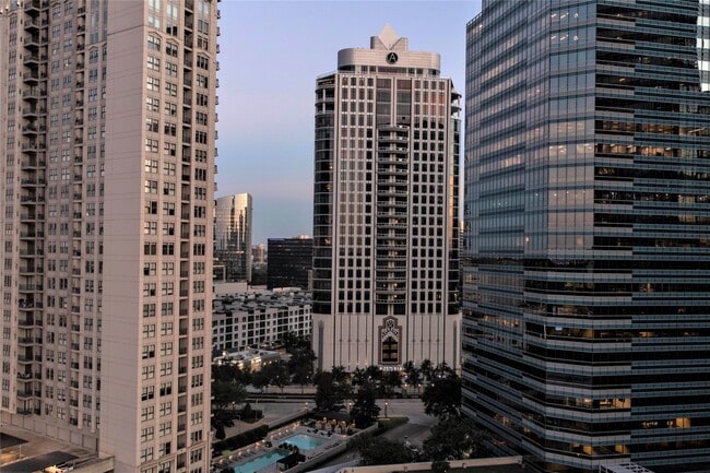 property at 1409 Post Oak Blvd