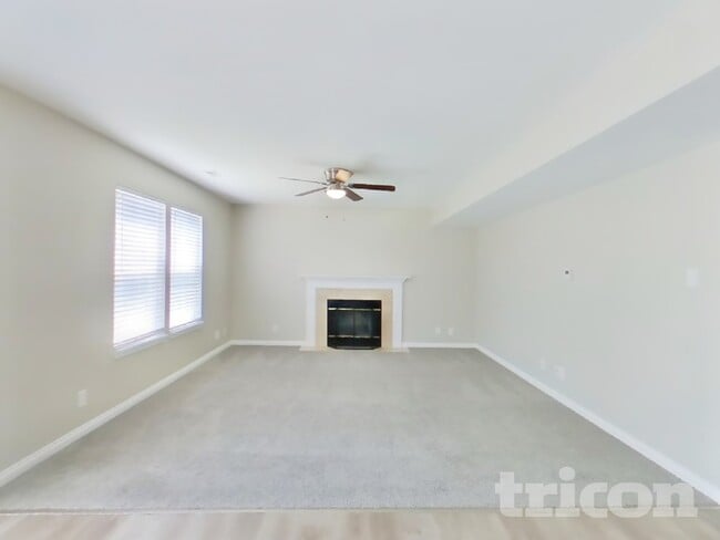 8599 Captain Dr in Avon, IN - Building Photo - Building Photo