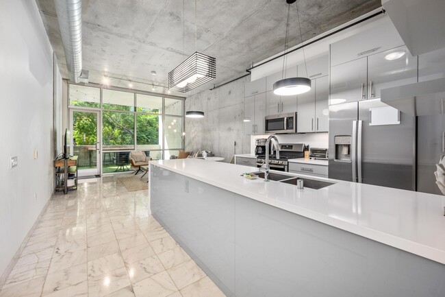 1025 Island Ave, Unit 207 in San Diego, CA - Building Photo - Building Photo