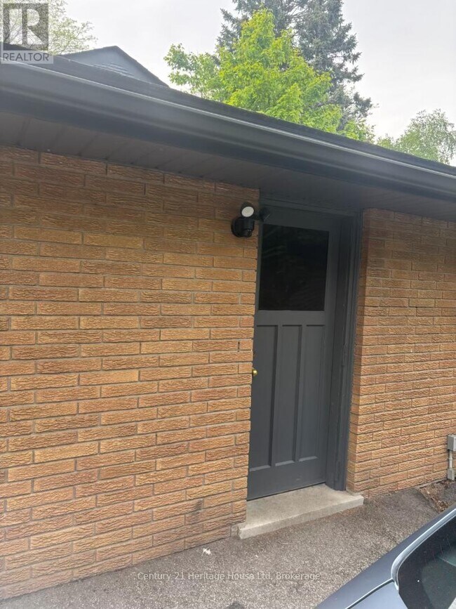 73 Rosewood Ave in Guelph, ON - Building Photo - Building Photo