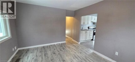 54 Wyandotte St in Orillia, ON - Building Photo - Building Photo