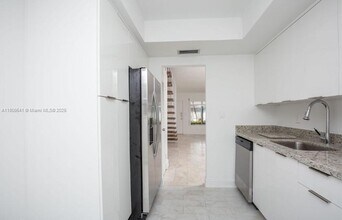 9455 Bay Harbor Terrace in Bay Harbor Islands, FL - Building Photo - Building Photo